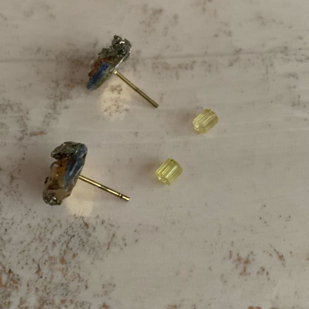 Crystal studs  - Picture 3 of 4